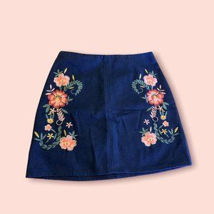 Mi Ami Francesca's Embroidered Skirt Blue Floral Size Small BRAND NEW Never Worn